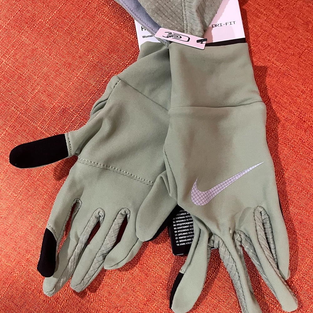 Nike Dri Fit Women's Olive Performance Gloves with hat NWT